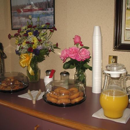 Great Lakes Inn Маккино Сити Экстерьер фото
