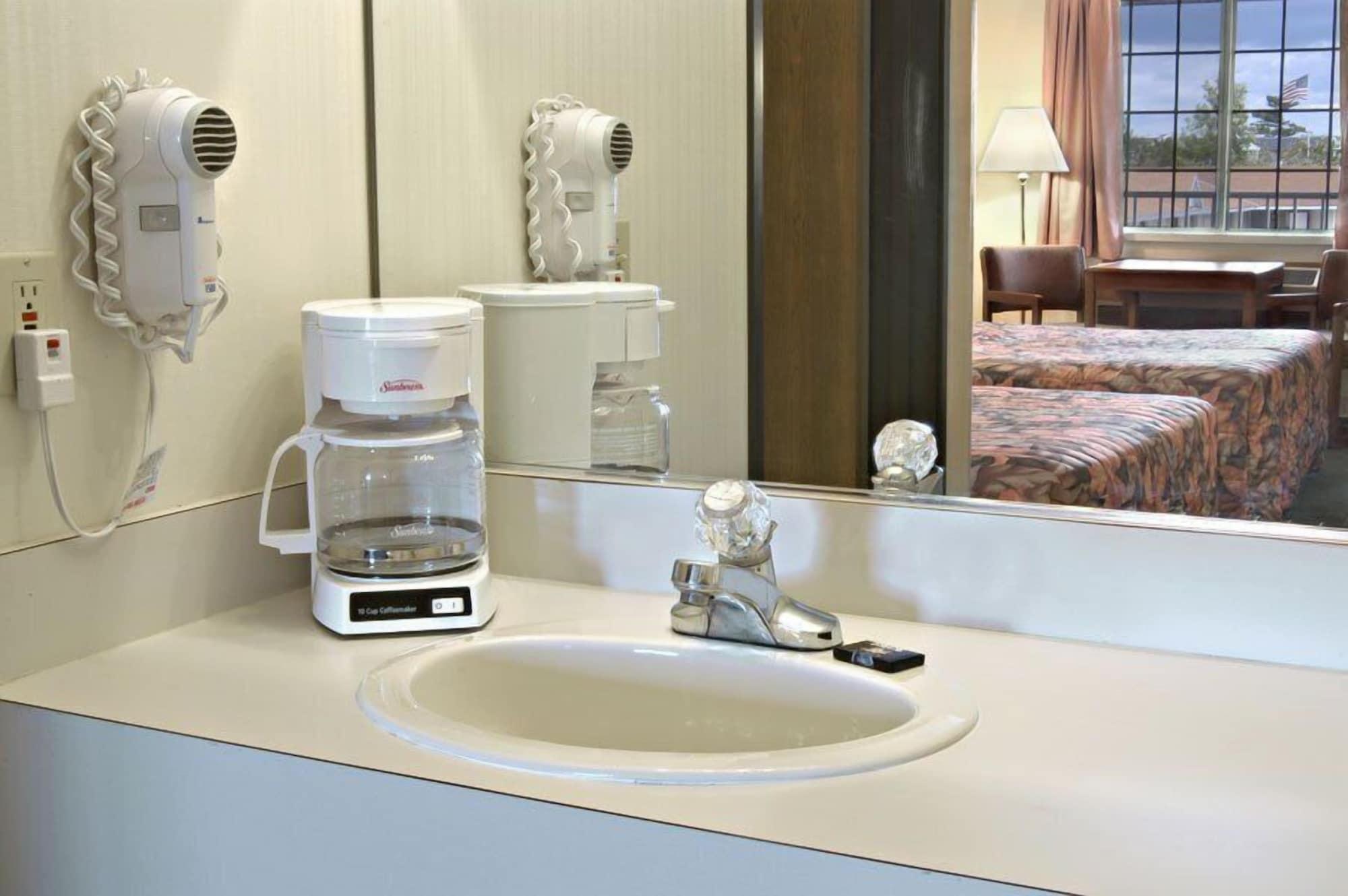 Great Lakes Inn Маккино Сити Экстерьер фото
