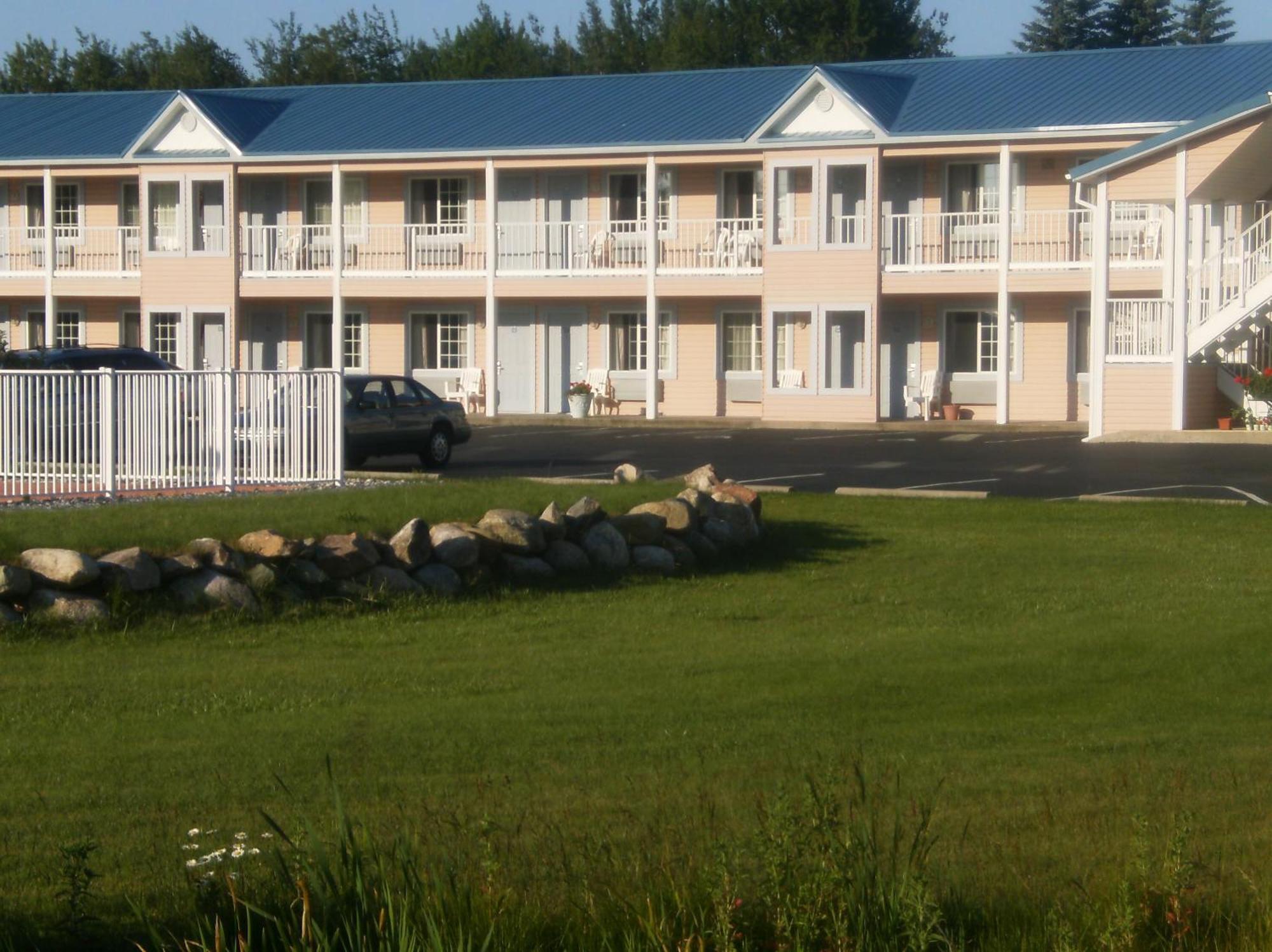 Great Lakes Inn Маккино Сити Экстерьер фото