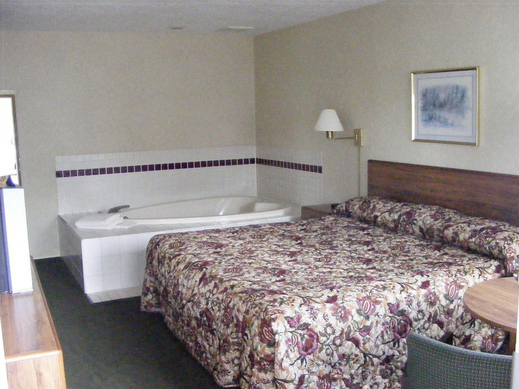 Great Lakes Inn Маккино Сити Экстерьер фото